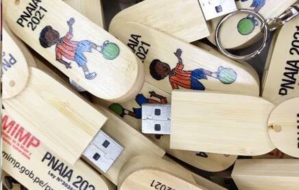china wooden swivel usb flash drive manufacturer