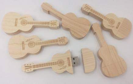 wooden-guitar-usb-drive