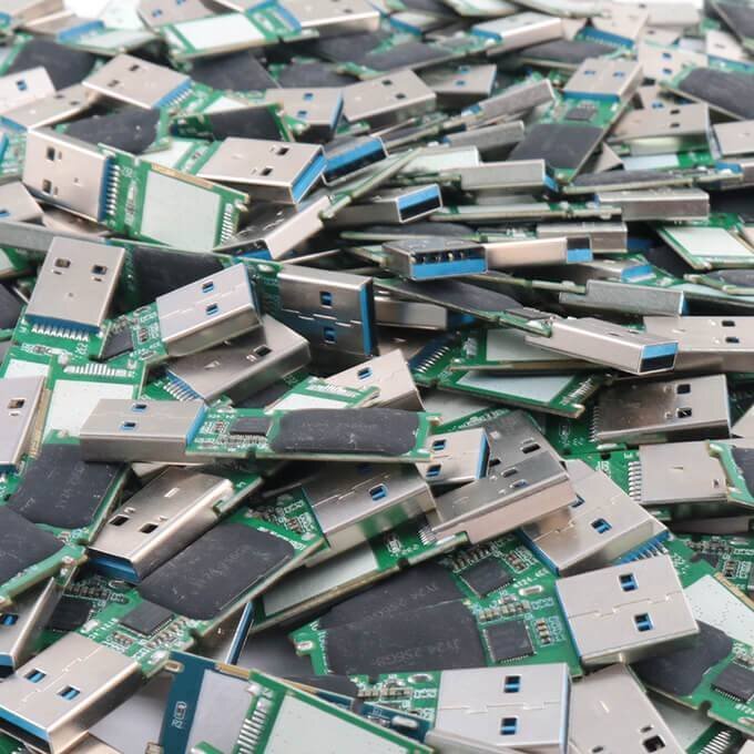 128 GB de memoria a prueba de golpes para aplicaciones de red de alto rendimiento y transferencia segura de datos