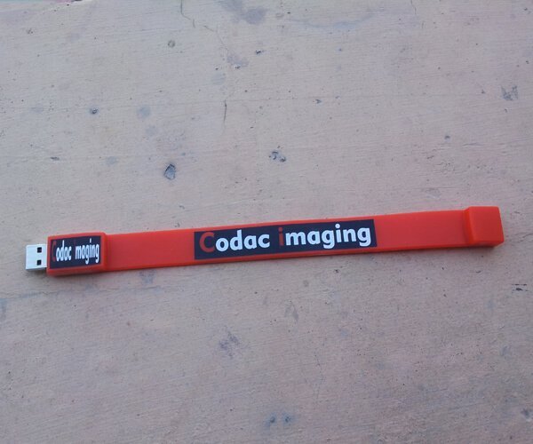 red silicone bracelet usb drive