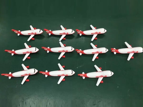 Las empresas de logística eligen memorias USB con forma de avión