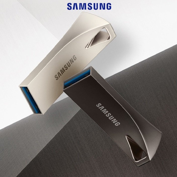 Memoria USB metálica negra y plateada