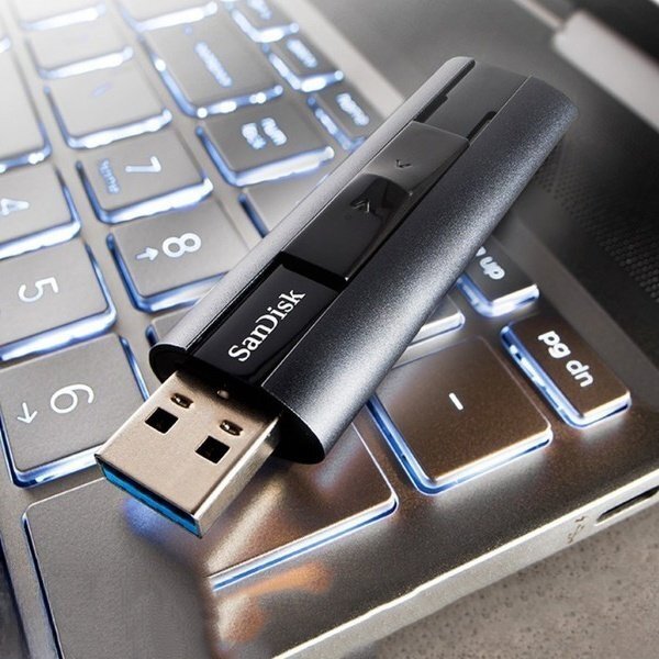 SanDisk Extreme USB 3.0 Flash Drive (model SDCZ80)