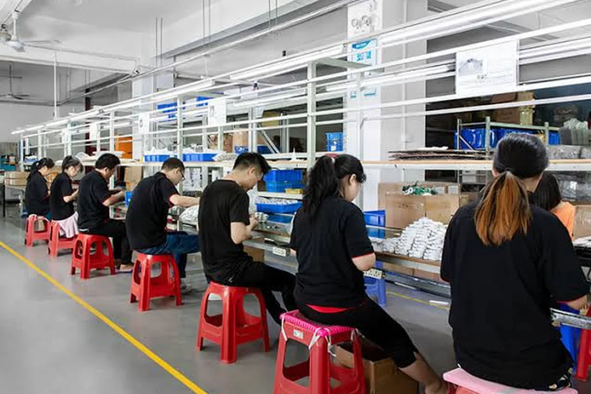 USB Flash Drive Factory Production Line Custom USB flash drive production time on a factory assembly line