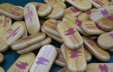 china wood rotator usb flash drive manufacturer