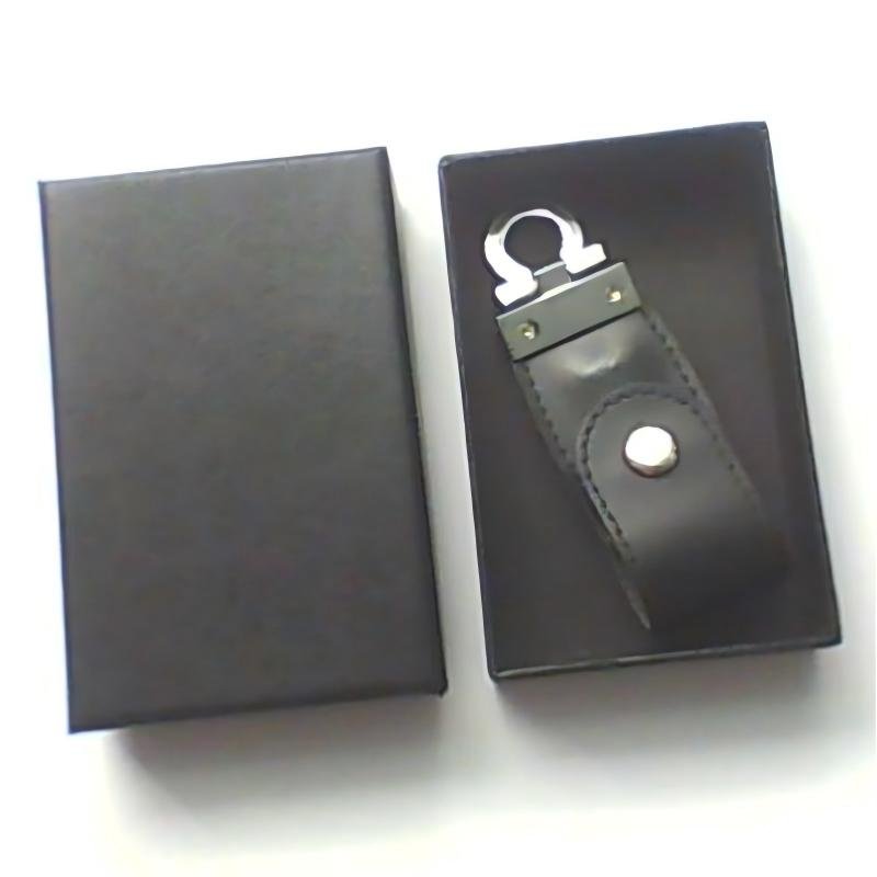 Chiavetta USB con cinturino in pelle e scatola regalo rigida nera