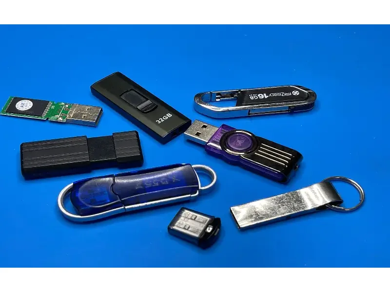 Musterprüfung vor der Produktion USB-Stick-Musterprüfung vor der Großbestellung
